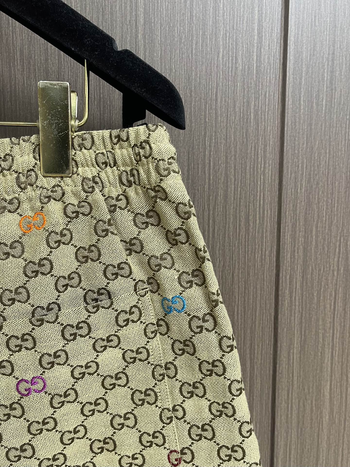 Gucci 2026SS夏季新款男士老花布中裤短裤，原版订织小刺绣双GG标识面料，面料质感很好，休闲旅游