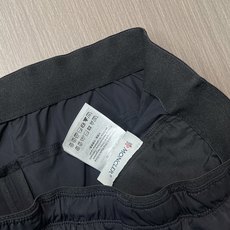 Moncler 2026ss早春新款男士休闲卫裤。很有时代气息 立体修身裁剪版型,休闲外出,居家都是最佳 Moncler 2026ss早春新款男士休闲卫裤。很有时代气息 立体修身裁剪版型,休闲外出,居家都是最佳