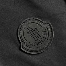 Moncler 2026ss早春新款男士休闲卫裤。很有时代气息 立体修身裁剪版型,休闲外出,居家都是最佳 Moncler 2026ss早春新款男士休闲卫裤。很有时代气息 立体修身裁剪版型,休闲外出,居家都是最佳