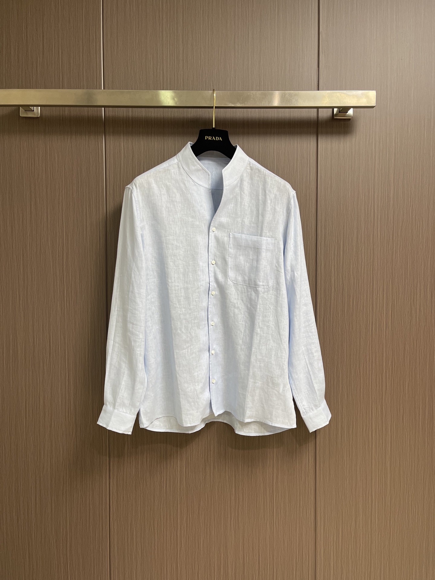 NO:914605,Zegna 2026ss new half-breasted long-sleeved shirt, made of the brand's light and breathable Oasis linen fabric from France. Loose cut with straight hem and a single patch pocket on the chest. Sizes S-M-L-XL S size bust 110 shoulder width 46.8 length 71 size M bust 114 shoulder width 48 length 72.5 size L bust 118 shoulder width 49.2 length 74  XL size bust 122, shoulder width 50.4, length 75.5,,shirts,19860909Zegna 2026ss新款半开襟长袖衬衫,采用品牌源自法国的轻盈透气绿洲亚麻面料打造.宽松剪裁搭配直下摆,胸前设有单个贴袋.尺码S-M-L-XL S码 胸围110 肩宽46.8 衣长71 M码 胸围114 肩宽48 衣长72.5 L码 胸围118 肩宽49.2 衣长74 XL码胸围122 肩宽50.4 衣长75.5,,shirts,,Men's clothing