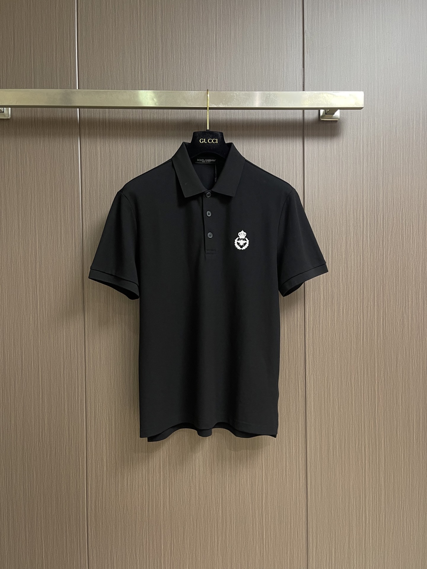 NO:950753,DOLCE & GABBANA DG 2026ss new lapel knitted POLO shirt, top imported woolen fabric, DG embroidered logo, perfect detail matching, super texture on the upper body, slim fit. Size M-3XL,,Dolce&Gabbana,19860909DOLCE & GABBANA DG 2026ss新款翻领针织POLO衫 顶级进口毛织面料 DG刺绣logo 完美细节对版 上身质感超好 修身版型.尺码M-3XL,,Dolce&Gabbana,,Men's clothing