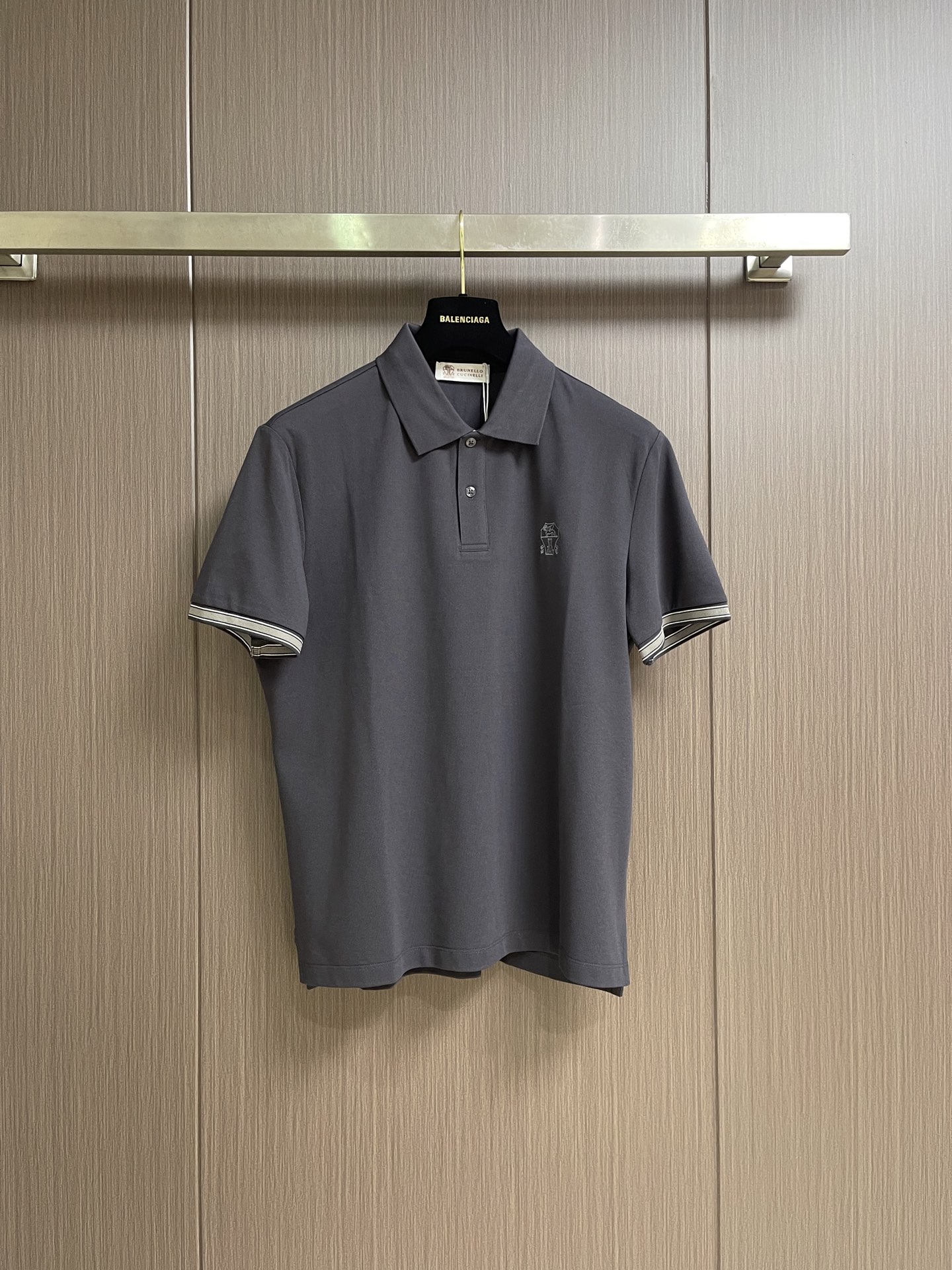 NO:928822,BC short-sleeved pique polo shirt, a must-have in men's wardrobe. Cut and sewn in unconventional fabrics!  Imported mercerized cotton yarn, the thickness is the same as conventional pique, cool and breathable. Highly difficult jacquard weaving hexagonal pique, large beads, stable and breathable structure. Exquisite and delicate small logo contrasting embroidery, placket zipper design, cuff contrasting color, one-piece cuff hem, no deformation after washing. Size M-3XL, T-shirt,19860909BC 男人衣柜的必备之品短袖珠地 polo 衫.非常规面料裁剪缝制！进口丝光棉纱线,厚度和常规珠地一样,凉爽透气.高难度提花织造六角珠地,珠大,结构稳定透气.精致细腻小 logo 撞色刺绣,门襟拉链设计,袖口撞色,一体成型袖口下摆,随便洗涤不变形.尺码M-3XL,,T-shirt,,Men's clothing