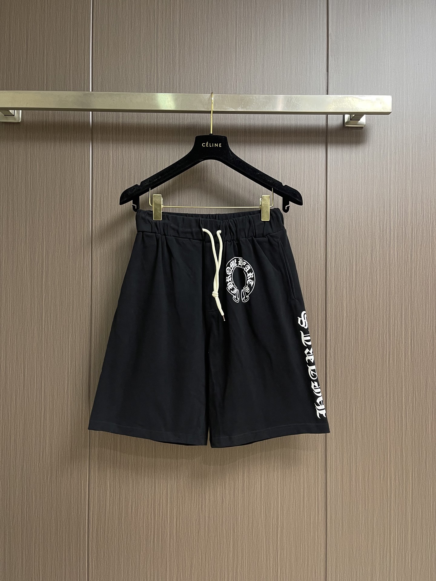NO:928933,CH Chrome Hearts three-dimensional printed sports shorts, top printing technology with accessories, quality assurance fit version, good shape imported fabrics, top high technology version, super durable and comfortable. Size SML S size waist 66, hip 96, trouser length 52 M size, waist 70, hip 100, trouser length 53, L size waist 74, hip 104, chrome hearts, shorts,19860909CH 克罗心立体印花运动短裤,顶级印花工艺搭配附件,品质保证合身版型,版型好进口面料,顶级高工艺版型超好,耐穿又舒适. 尺码SML S码腰围66　 臀围96　 裤长52 M码 腰围70　 臀围100　 裤长53 L码腰围74　 臀围104　 裤长54,,chrome hearts,shorts,,Men's clothing
