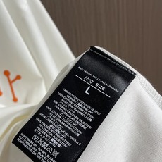 Dior 2026SS春夏新款涂鸦图案圆领短袖T恤,纯棉面料,上身柔软,舒适透气,质感十足!做工精细!饰 Dior 2026SS春夏新款涂鸦图案圆领短袖T恤,纯棉面料,上身柔软,舒适透气,质感十足!做工精细!饰