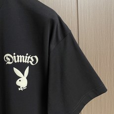 Dimito X 花花公子印花纯棉短袖T恤,甄选精梳全棉针织面料,肌理细腻紧实,厚薄恰到好处,不会透肤也 Dimito X 花花公子印花纯棉短袖T恤,甄选精梳全棉针织面料,肌理细腻紧实,厚薄恰到好处,不会透肤也