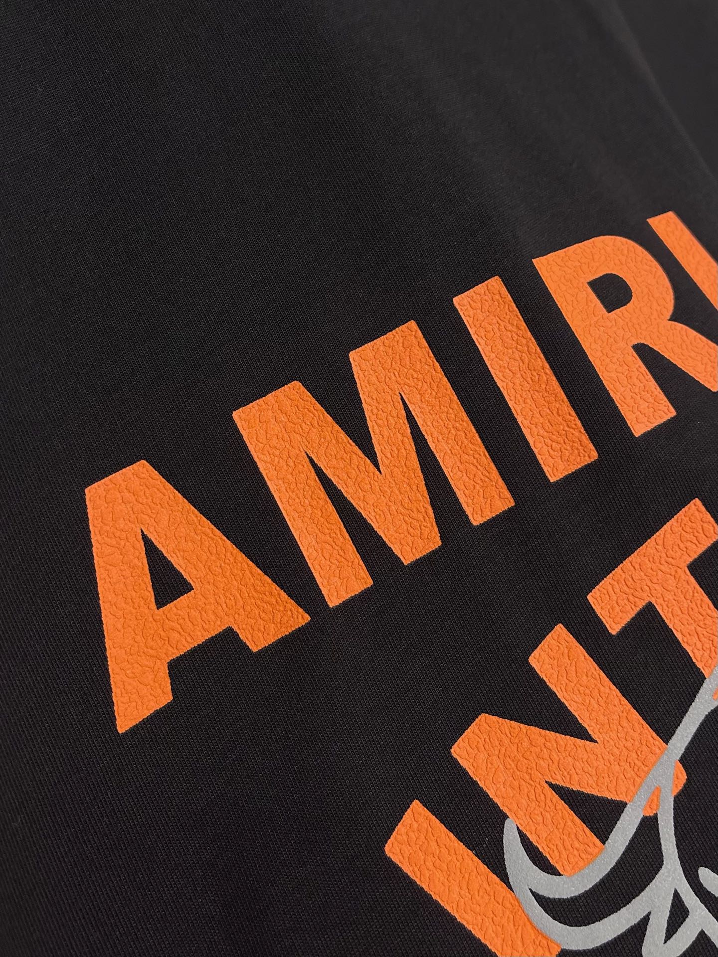 Amiri 2026SS春季新品棉质logo印花圆领T恤，舒适透气棉质面料，标语logo印花工艺点缀，圆