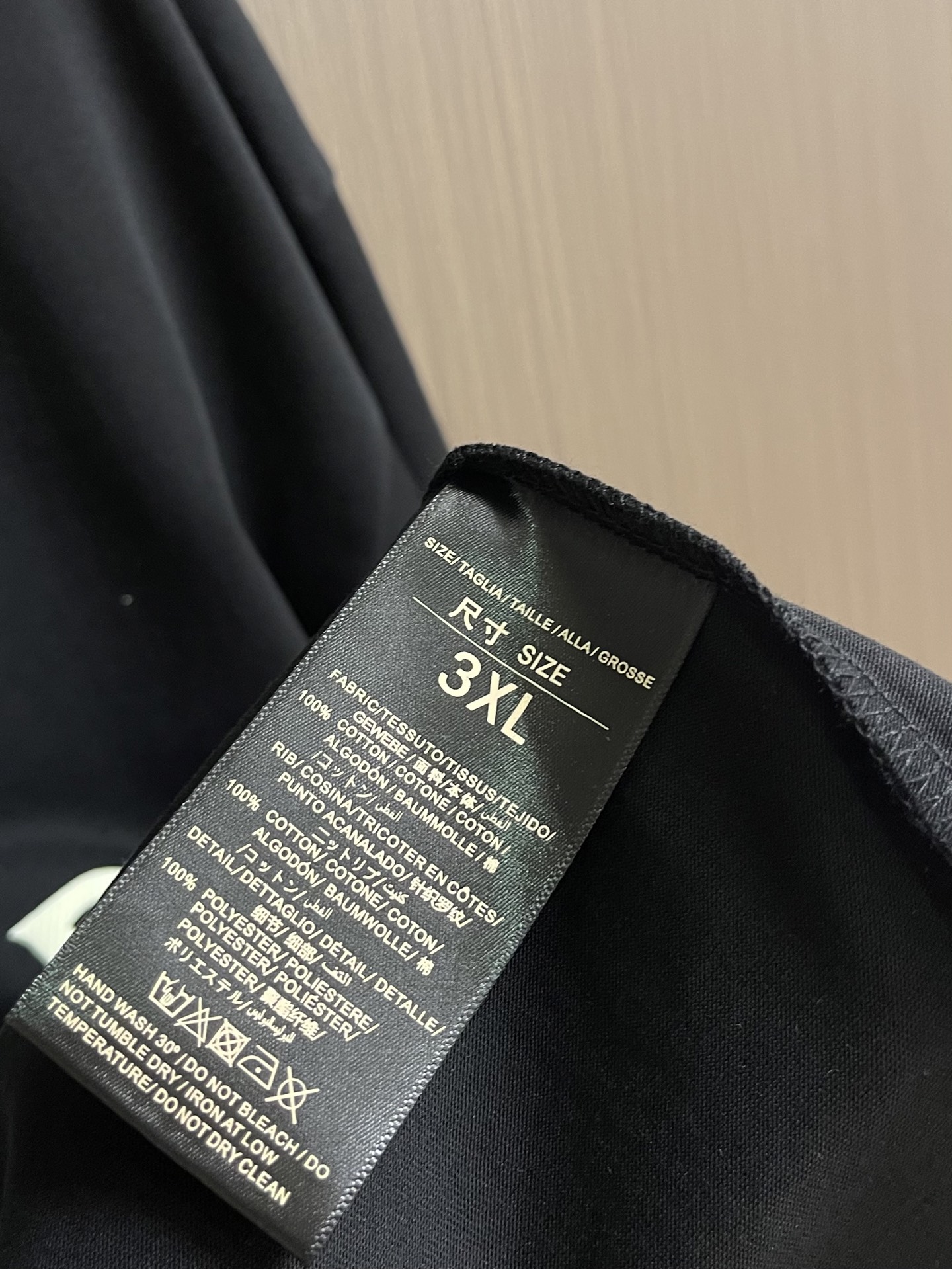 Moncler 卡通印花短袖T恤，纯棉双纱面料，对色定染面料，超精细平网印花工艺，潮流感十足，采用细致纱