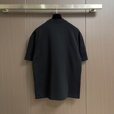 Balenciaga 2026ss早春胸前爱心logo印花短袖T恤 采用100%全精梳棉面料 柔软细腻 Balenciaga 2026ss早春胸前爱心logo印花短袖T恤 采用100%全精梳棉面料 柔软细腻