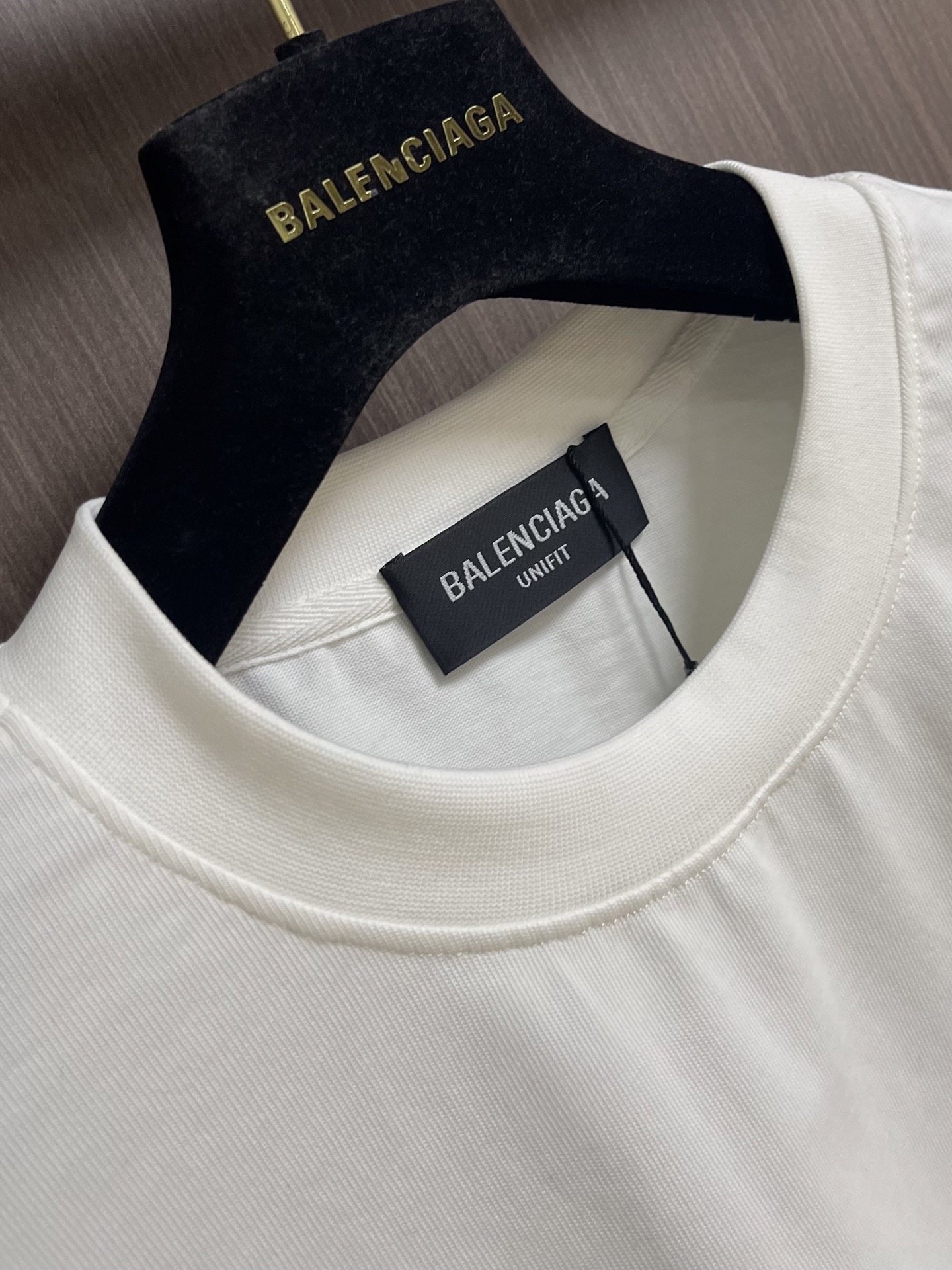 Balenciaga 2026ss早春胸前爱心logo印花短袖T恤 采用100%全精梳棉面料 柔软细腻 
