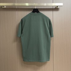 Balenciaga 2026ss早春胸前爱心logo印花短袖T恤 采用100%全精梳棉面料 柔软细腻 Balenciaga 2026ss早春胸前爱心logo印花短袖T恤 采用100%全精梳棉面料 柔软细腻