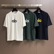ALO 2026ss早春新款短袖T恤,这款 280g 经典T恤采用永恒的净色,易于搭配。它采用有机棉制 ALO 2026ss早春新款短袖T恤,这款 280g 经典T恤采用永恒的净色,易于搭配。它采用有机棉制