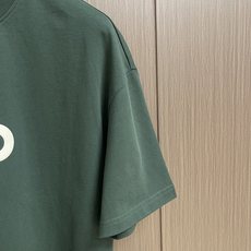 ALO 2026ss早春新款短袖T恤,这款 280g 经典T恤采用永恒的净色,易于搭配。它采用有机棉制 ALO 2026ss早春新款短袖T恤,这款 280g 经典T恤采用永恒的净色,易于搭配。它采用有机棉制