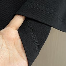 Dior 2026ss春夏新款男女同款短袖T恤,定制专属纯棉面料,定制原版工艺螺纹,胸前撞色logo图案 Dior 2026ss春夏新款男女同款短袖T恤,定制专属纯棉面料,定制原版工艺螺纹,胸前撞色logo图案
