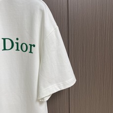 Dior 2026ss春夏新款男女同款短袖T恤,定制专属纯棉面料,定制原版工艺螺纹,胸前撞色logo图案 Dior 2026ss春夏新款男女同款短袖T恤,定制专属纯棉面料,定制原版工艺螺纹,胸前撞色logo图案