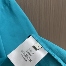 Dior 2026ss春夏新款男女同款短袖T恤,定制专属纯棉面料,定制原版工艺螺纹,胸前撞色logo图案 Dior 2026ss春夏新款男女同款短袖T恤,定制专属纯棉面料,定制原版工艺螺纹,胸前撞色logo图案