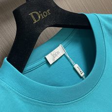 Dior 2026ss春夏新款男女同款短袖T恤,定制专属纯棉面料,定制原版工艺螺纹,胸前撞色logo图案 Dior 2026ss春夏新款男女同款短袖T恤,定制专属纯棉面料,定制原版工艺螺纹,胸前撞色logo图案