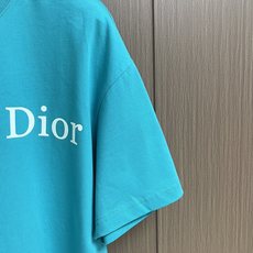 Dior 2026ss春夏新款男女同款短袖T恤,定制专属纯棉面料,定制原版工艺螺纹,胸前撞色logo图案 Dior 2026ss春夏新款男女同款短袖T恤,定制专属纯棉面料,定制原版工艺螺纹,胸前撞色logo图案