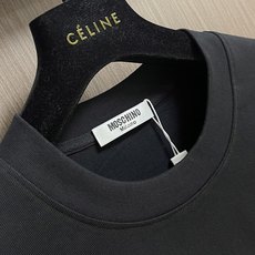 MOSCHINO 莫斯奇诺2026SS春夏新款小熊印花圆领T恤,100%纯棉面料,胸前最新卡通小熊图案, MOSCHINO 莫斯奇诺2026SS春夏新款小熊印花圆领T恤,100%纯棉面料,胸前最新卡通小熊图案,