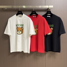 MOSCHINO 莫斯奇诺2026SS春夏新款小熊印花圆领T恤,100%纯棉面料,胸前最新卡通小熊图案, MOSCHINO 莫斯奇诺2026SS春夏新款小熊印花圆领T恤,100%纯棉面料,胸前最新卡通小熊图案,