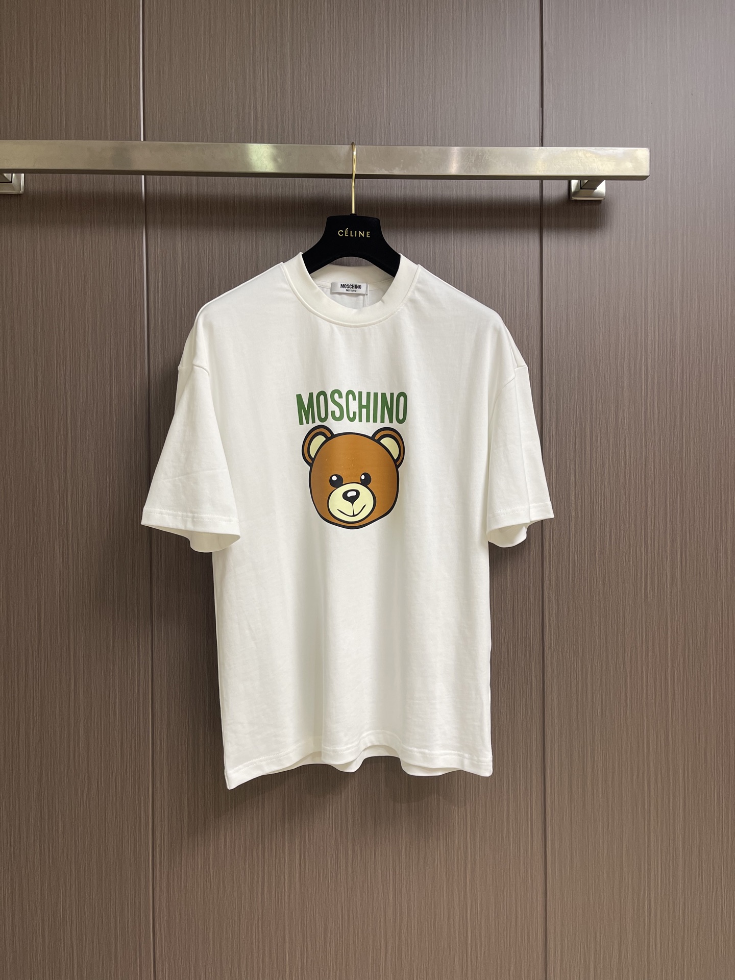 MOSCHINO 莫斯奇诺2026SS春夏新款小熊印花圆领T恤，100%纯棉面料，胸前最新卡通小熊图案，