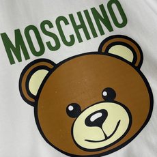 MOSCHINO 莫斯奇诺2026SS春夏新款小熊印花圆领T恤,100%纯棉面料,胸前最新卡通小熊图案, MOSCHINO 莫斯奇诺2026SS春夏新款小熊印花圆领T恤,100%纯棉面料,胸前最新卡通小熊图案,