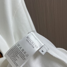 MOSCHINO 莫斯奇诺2026SS春夏新款小熊印花圆领T恤,100%纯棉面料,胸前最新卡通小熊图案, MOSCHINO 莫斯奇诺2026SS春夏新款小熊印花圆领T恤,100%纯棉面料,胸前最新卡通小熊图案,