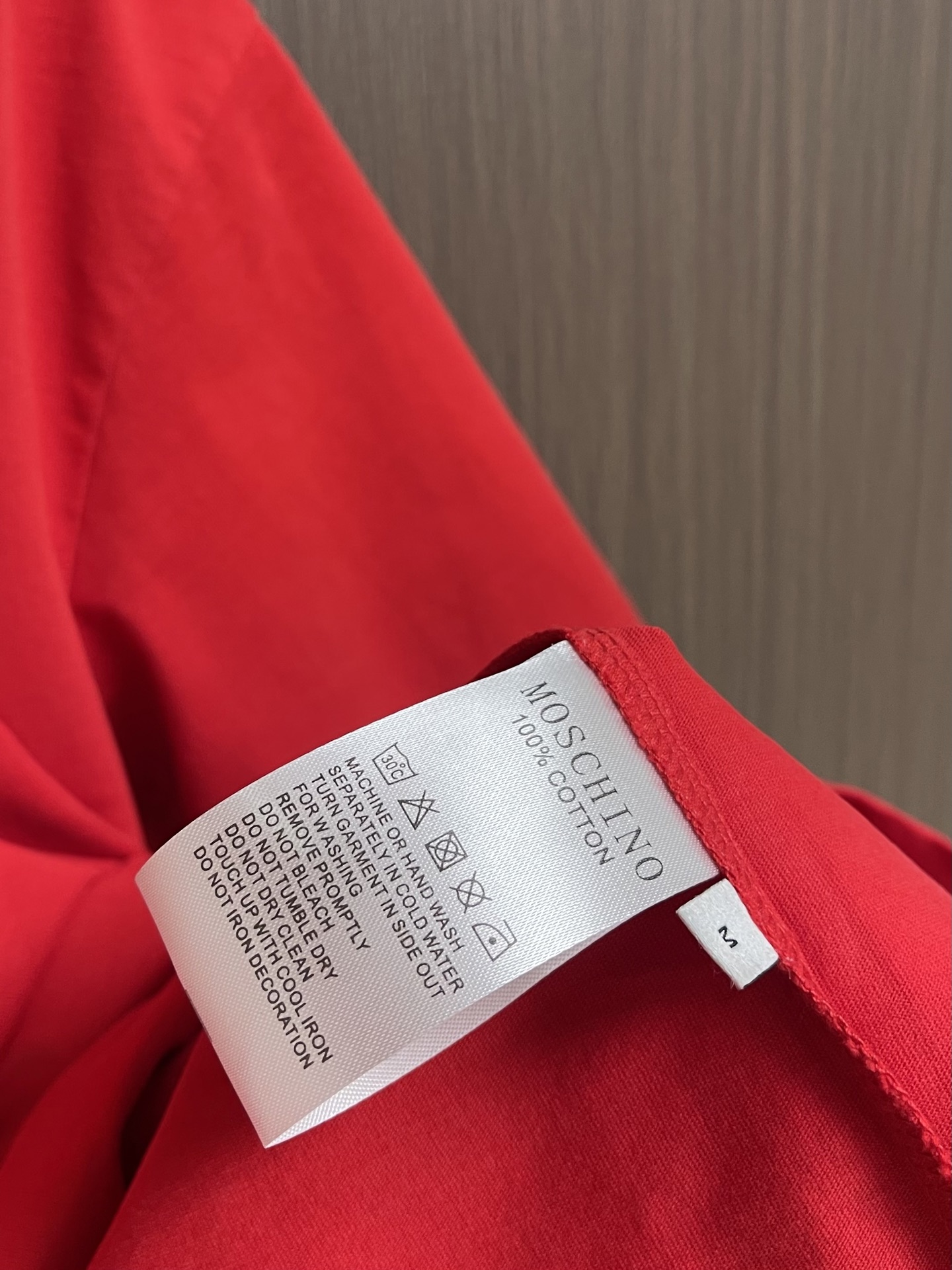 MOSCHINO 莫斯奇诺2026SS春夏新款小熊印花圆领T恤，100%纯棉面料，胸前最新卡通小熊图案，