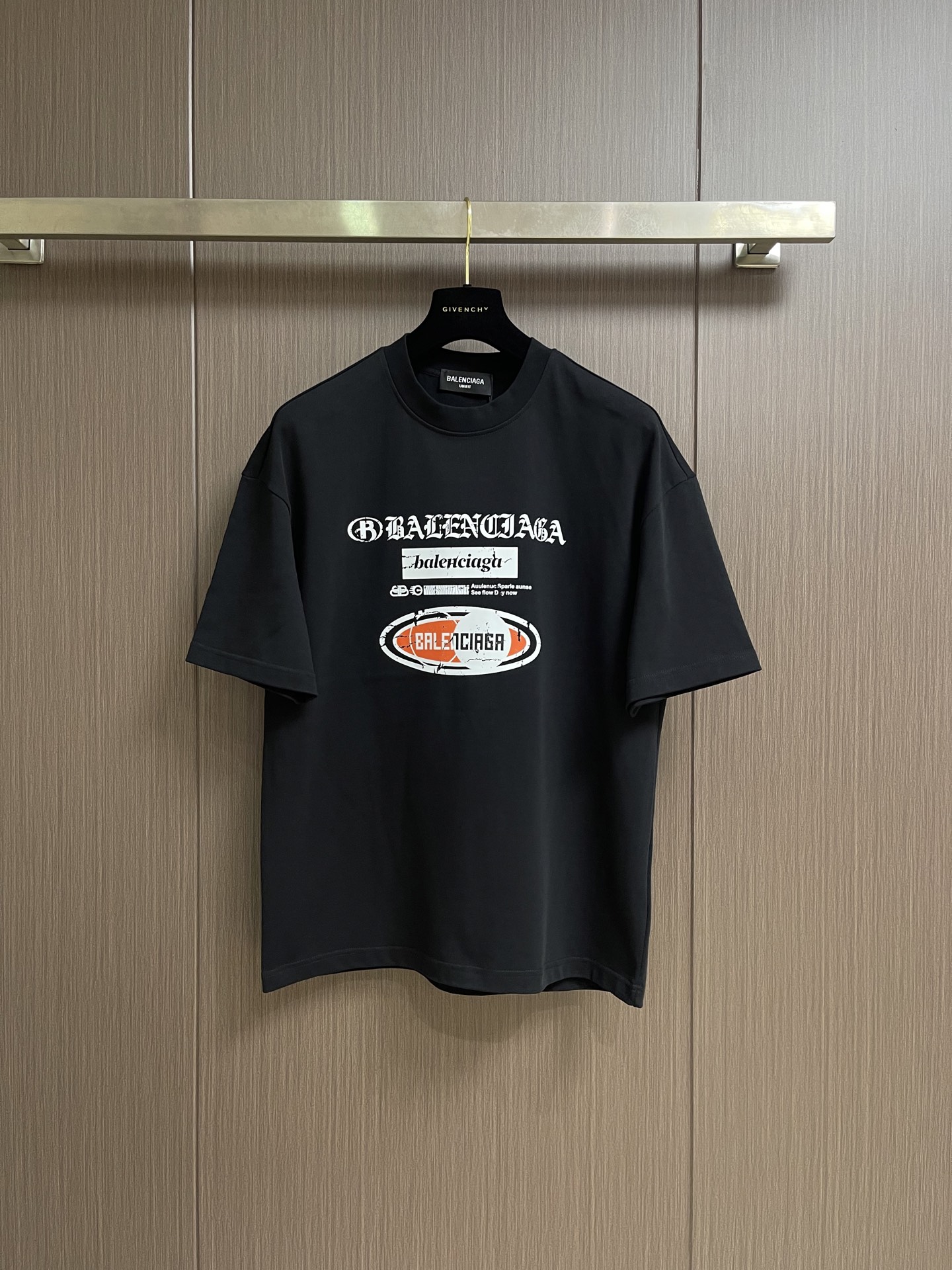 Balenciaga 2026ss新款印花短袖T恤，成衣洗水，设计感十足 ，面料采用巴黎ZP定织定染全棉