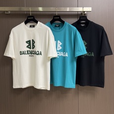 Balenciaga 2026SS胶带字母印花短袖T恤,面料采用32支100%精梳纯棉平纹针织布,185 Balenciaga 2026SS胶带字母印花短袖T恤,面料采用32支100%精梳纯棉平纹针织布,185