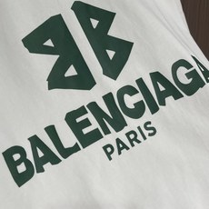 Balenciaga 2026SS胶带字母印花短袖T恤,面料采用32支100%精梳纯棉平纹针织布,185 Balenciaga 2026SS胶带字母印花短袖T恤,面料采用32支100%精梳纯棉平纹针织布,185