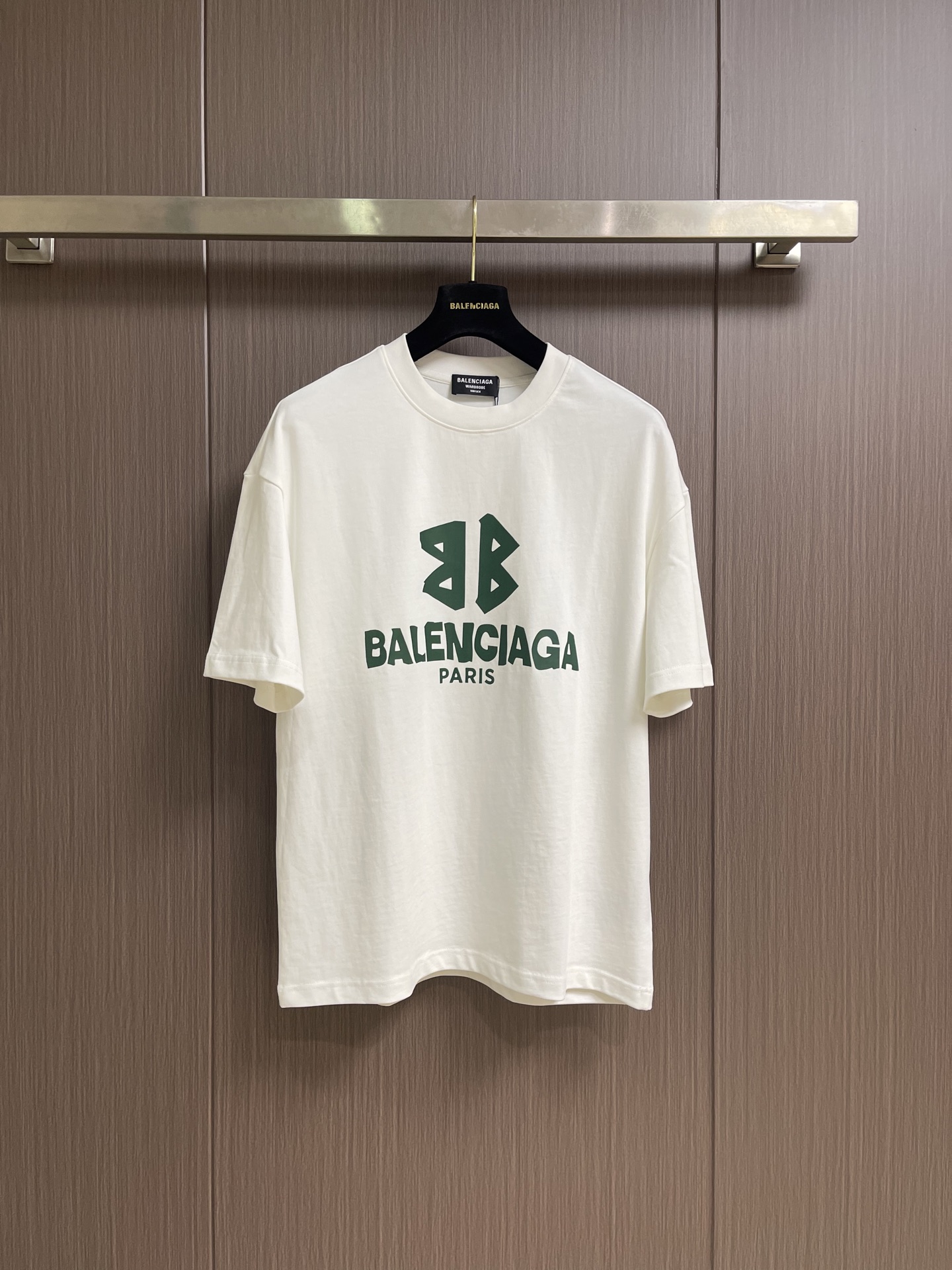 Balenciaga 2026SS胶带字母印花短袖T恤，面料采用32支100%精梳纯棉平纹针织布，185