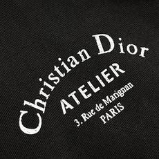 Dior Atelier设计师系列 字母印花短袖T恤,这件Cistian 短袖T恤,甄选重磅有机棉平纹针 Dior Atelier设计师系列 字母印花短袖T恤,这件Cistian 短袖T恤,甄选重磅有机棉平纹针