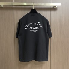 Dior Atelier设计师系列 字母印花短袖T恤,这件Cistian 短袖T恤,甄选重磅有机棉平纹针 Dior Atelier设计师系列 字母印花短袖T恤,这件Cistian 短袖T恤,甄选重磅有机棉平纹针