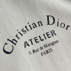 Dior Atelier设计师系列 字母印花短袖T恤,这件Cistian 短袖T恤,甄选重磅有机棉平纹针 Dior Atelier设计师系列 字母印花短袖T恤,这件Cistian 短袖T恤,甄选重磅有机棉平纹针