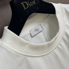Dior Atelier设计师系列 字母印花短袖T恤,这件Cistian 短袖T恤,甄选重磅有机棉平纹针 Dior Atelier设计师系列 字母印花短袖T恤,这件Cistian 短袖T恤,甄选重磅有机棉平纹针