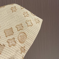 Lv Monogram 防撕裂渐变休闲长裤,这些防水防撕裂面料饰有柔软质感的提花剪花图案。沙米色系的迷彩 Lv Monogram 防撕裂渐变休闲长裤,这些防水防撕裂面料饰有柔软质感的提花剪花图案。沙米色系的迷彩
