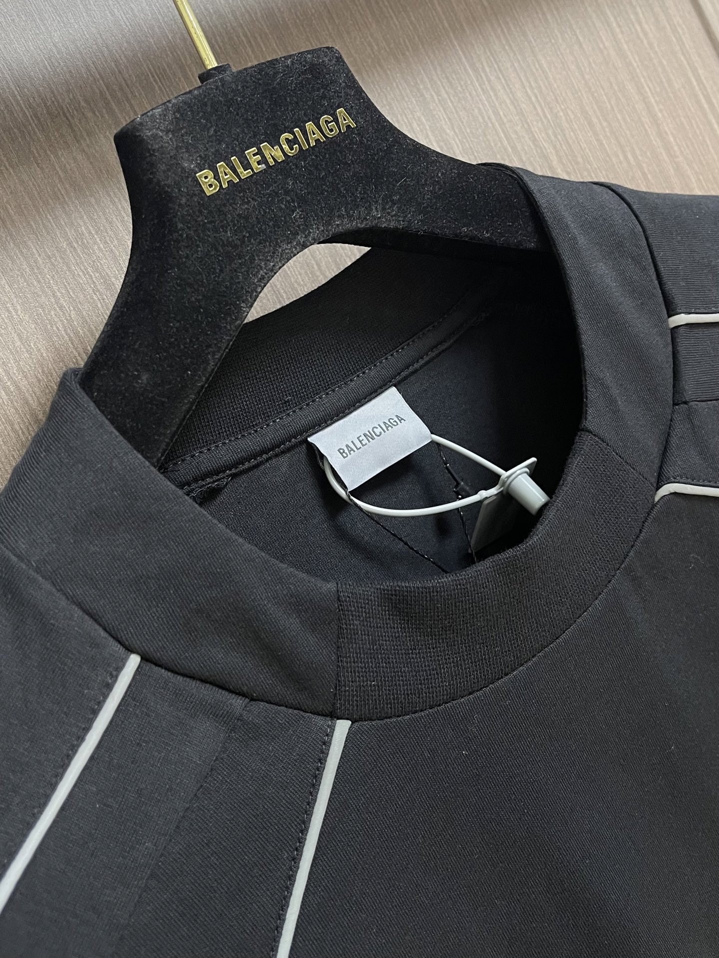 Balenciaga 曼联足球联名短袖T恤，这款Balenciaga运动风短袖T恤，甄选高支精梳棉面料打