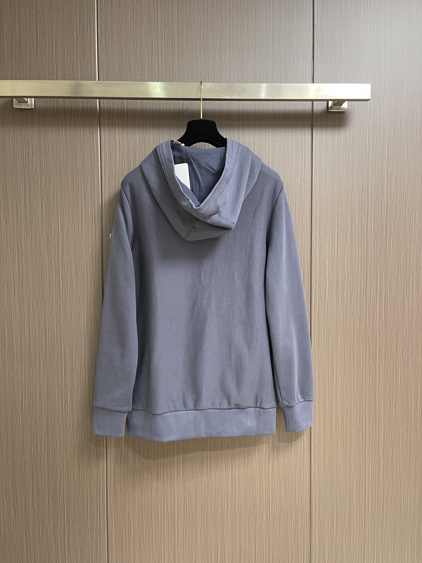Moncler 划船标识棉质连帽卫衣，这款MONCLER连帽卫衣甄选重磅长绒棉面料，面料细腻密实，内里毛