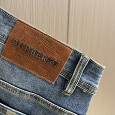 Burberry 战马徽标男士直筒牛仔裤,2026SS新款,日常休闲穿搭必备的单品之一,低调时髦。客供定 Burberry 战马徽标男士直筒牛仔裤,2026SS新款,日常休闲穿搭必备的单品之一,低调时髦。客供定