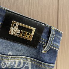Prada 2026SS早秋新款男士后袋印花Logo牛仔裤,经典舒适百搭基础通勤牛仔裤款 怎么搭配都会很 Prada 2026SS早秋新款男士后袋印花Logo牛仔裤,经典舒适百搭基础通勤牛仔裤款 怎么搭配都会很