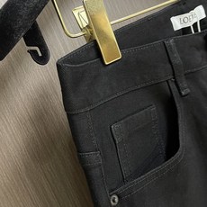 LOEWE 罗意威印花直筒长裤,面料采用12盎7*7斜纹牛仔布,成衣洗水后克重约420克,质感厚实挺括耐 LOEWE 罗意威印花直筒长裤,面料采用12盎7*7斜纹牛仔布,成衣洗水后克重约420克,质感厚实挺括耐