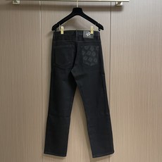 LOEWE 罗意威印花直筒长裤,面料采用12盎7*7斜纹牛仔布,成衣洗水后克重约420克,质感厚实挺括耐 LOEWE 罗意威印花直筒长裤,面料采用12盎7*7斜纹牛仔布,成衣洗水后克重约420克,质感厚实挺括耐