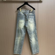 LOEWE 罗意威印花直筒长裤,面料采用12盎7*7斜纹牛仔布,成衣洗水后克重约420克,质感厚实挺括耐 LOEWE 罗意威印花直筒长裤,面料采用12盎7*7斜纹牛仔布,成衣洗水后克重约420克,质感厚实挺括耐