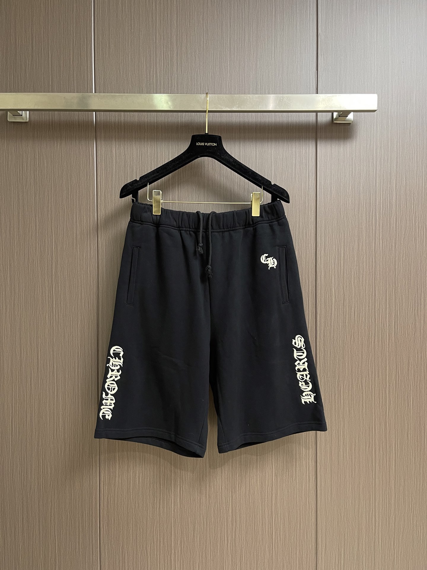 NO:935743,CH Chrome hearts three-dimensional embroidered sports shorts, top embroidery technology with accessories, quality assurance fit version, good version of imported fabrics, top high technology version, super durable and comfortable. Sizes S-M-L S ​​size waist 70 hip 102 pants length 58 M size waist 74 hips 106 pants length 59 L size waist 78 hips 110 pants length 60,, chrome hearts, shorts,19860909CH 克罗心立体刺绣运动短裤,顶级刺绣工艺搭配附件,品质保证合身版型,版型好进口面料,顶级高工艺版型超好,耐穿又舒适.尺码S-M-L S码腰围70 臀围102 裤长58 M码 腰围74 臀围106 裤长59 L码腰围78 臀围110 裤长60,,chrome hearts,shorts,,Men's clothing