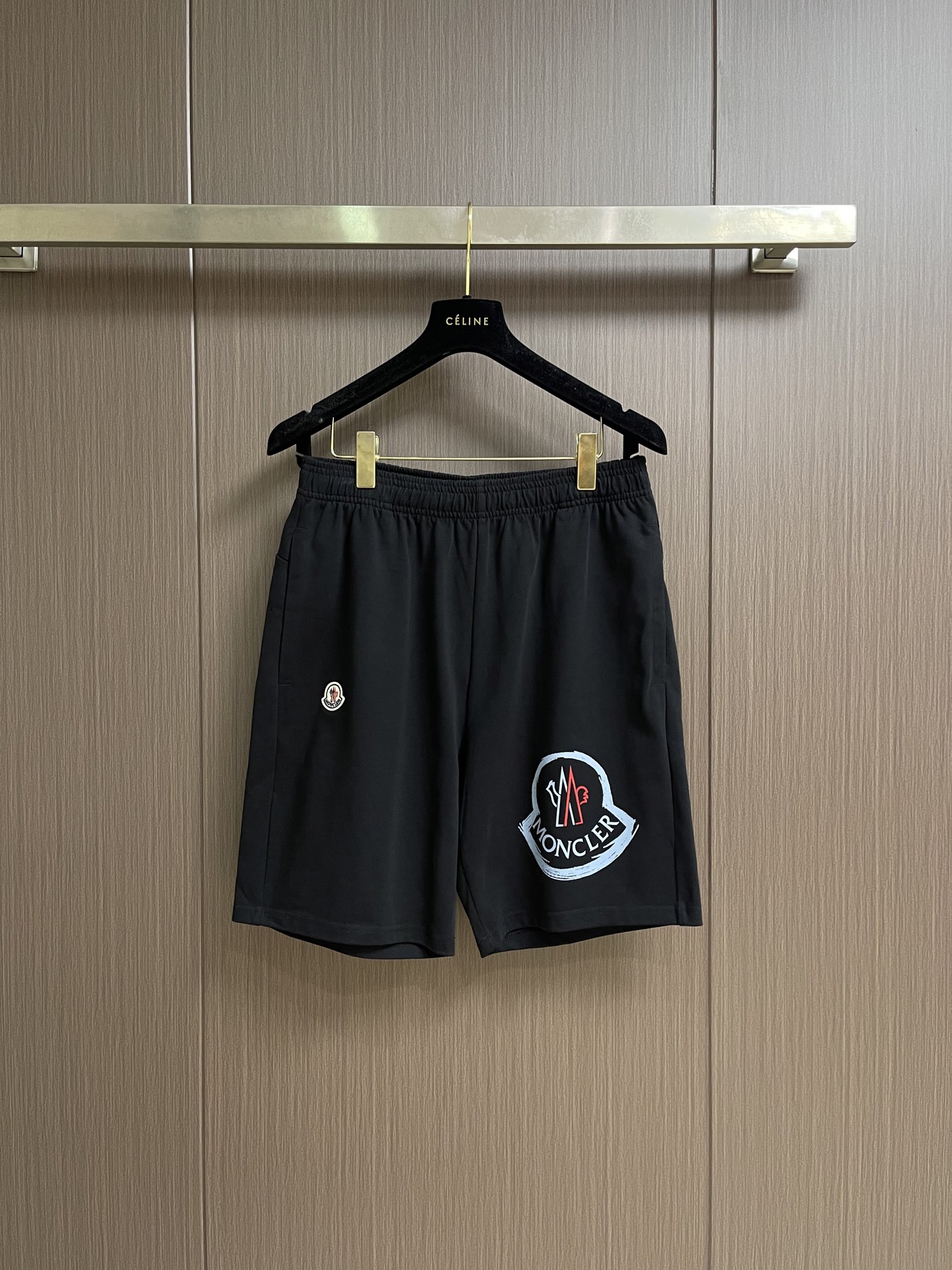 NO:946018,Moncler 2026ss new logo printed shorts, custom-made Bo Lin sweatshirt fabric weighs 380 grams, letter logo printing technology, very comfortable to the touch. Super versatile and good-looking shorts, complete with three labels. Same style for men and women. Sizes S-XXL, hoodie, sweatshirts, shorts,19860909Moncler 2026ss新款logo印花短裤,定制博鳞大卫衣面料380克重 字母logo印花工艺,手感非常舒服 超级百搭好看的一款短裤,三标齐全 男女同款 尺码S-XXL,,hoodie,sweatshirts,shorts,,Men's clothing