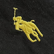 Ralph Lauren 拉夫劳伦棉质府绸马标刺绣夹克外套,棉质府绸夹克以利落立领和金属拉链构成简洁轮廓,胸前马标与后背 Ralph Lauren 拉夫劳伦棉质府绸马标刺绣夹克外套,棉质府绸夹克以利落立领和金属拉链构成简洁轮廓,胸前马标与后背