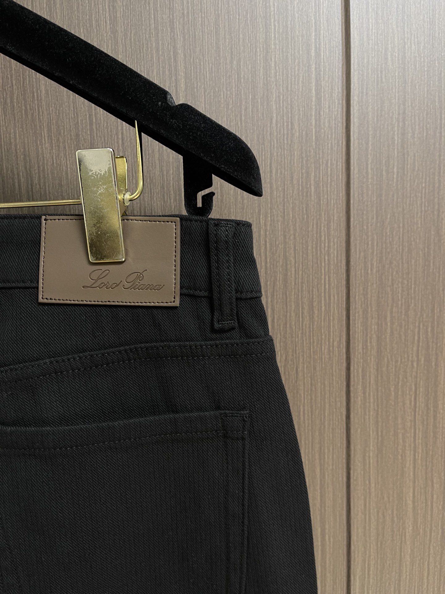 Loro piana LoroPiana 2026SS夏季新款水洗休闲裤 肉眼可见的利落裁剪，直筒修身款裤型！密实齐整走