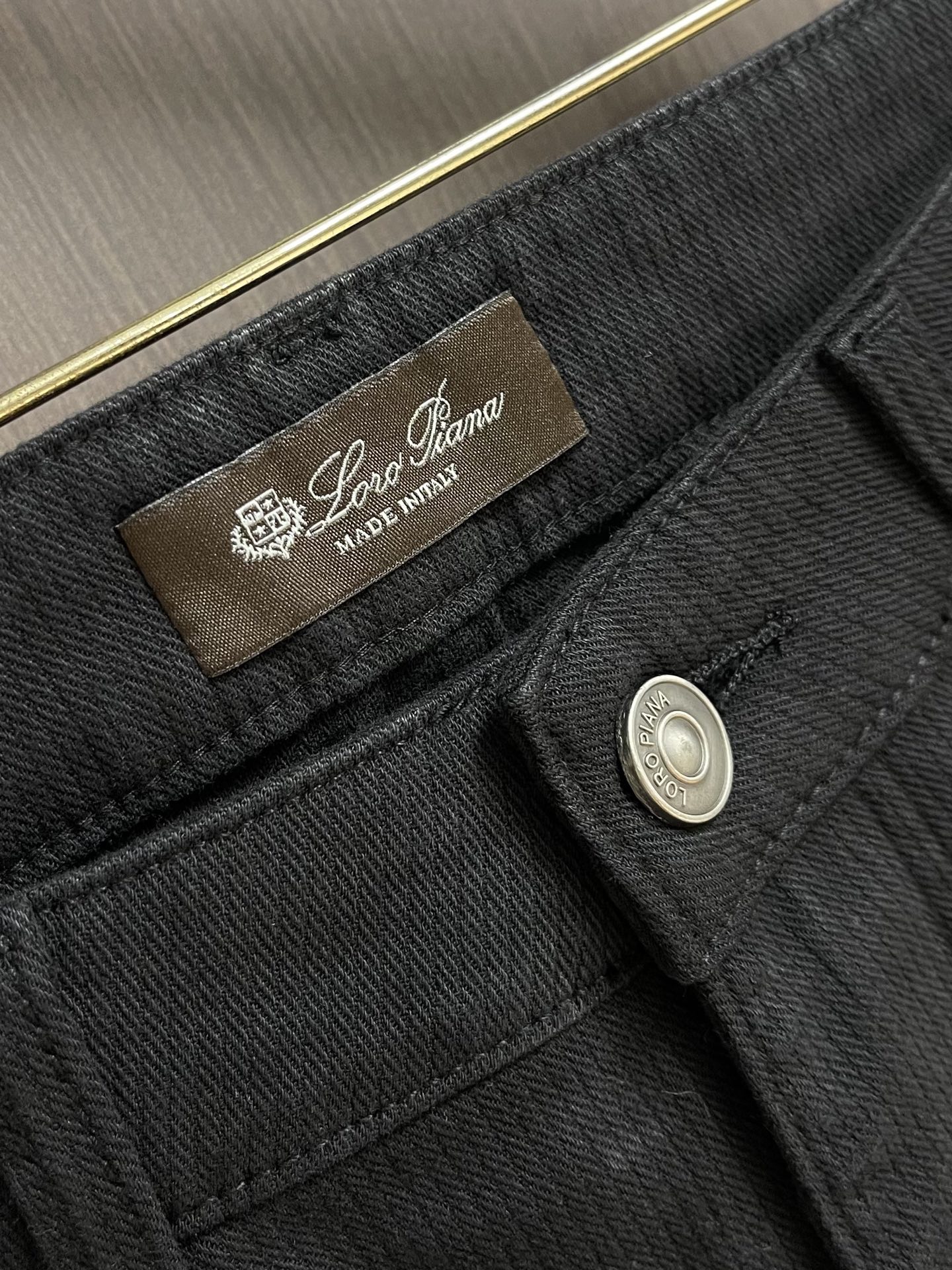 Loro piana LoroPiana 2026SS夏季新款水洗休闲裤 肉眼可见的利落裁剪，直筒修身款裤型！密实齐整走