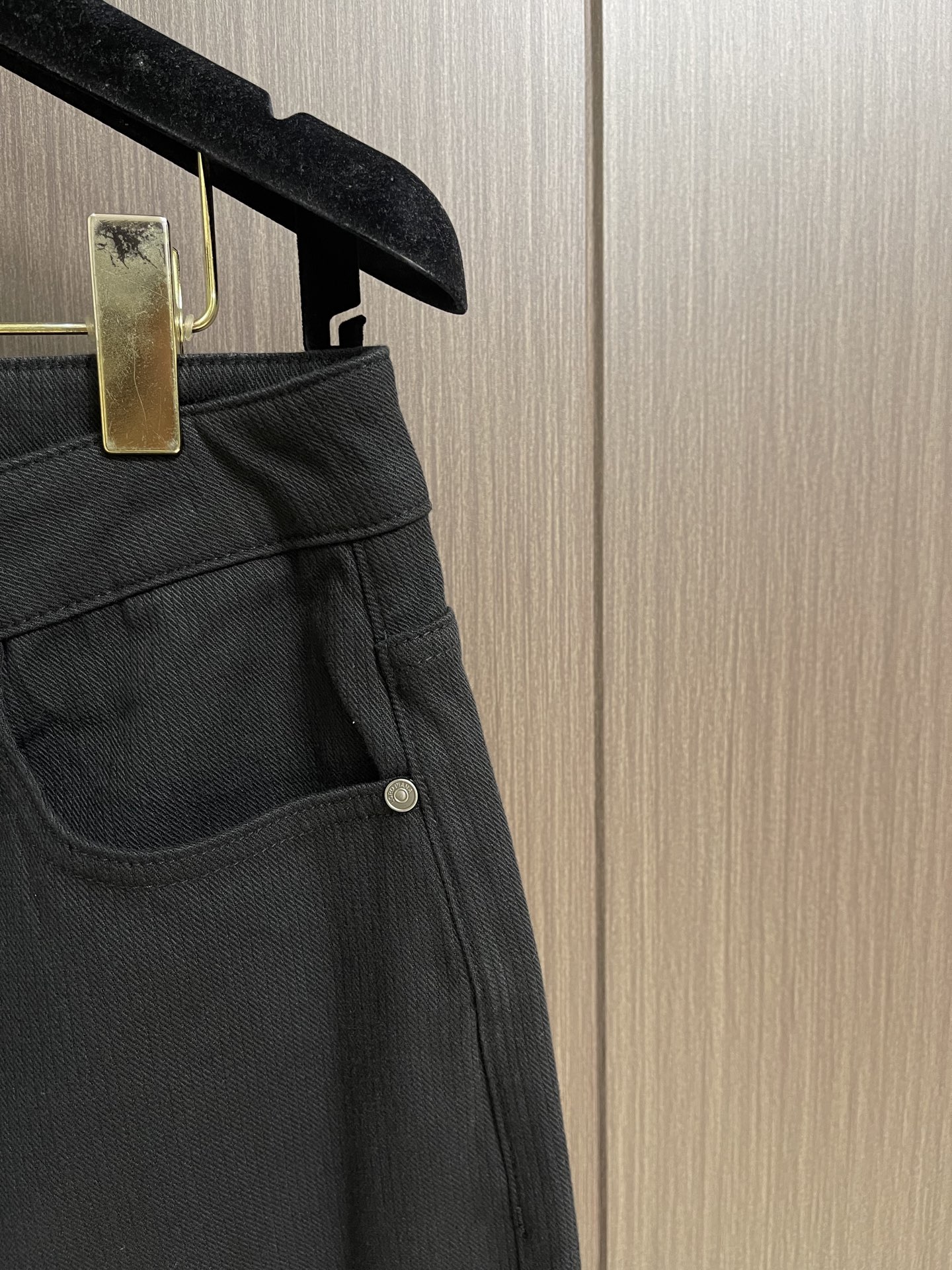 Loro piana LoroPiana 2026SS夏季新款水洗休闲裤 肉眼可见的利落裁剪，直筒修身款裤型！密实齐整走