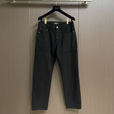 Loro piana LoroPiana 2026SS夏季新款水洗休闲裤 肉眼可见的利落裁剪,直筒修身款裤型!密实齐整走 Loro piana LoroPiana 2026SS夏季新款水洗休闲裤 肉眼可见的利落裁剪,直筒修身款裤型!密实齐整走